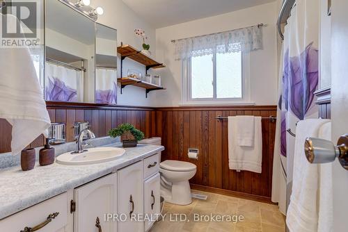 16 Jerome Cres, Brampton, ON - Indoor Photo Showing Bathroom