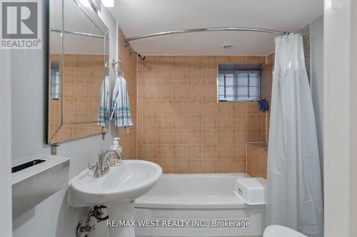 96 Roncesvalles Avenue, Toronto, ON - Indoor Photo Showing Bathroom