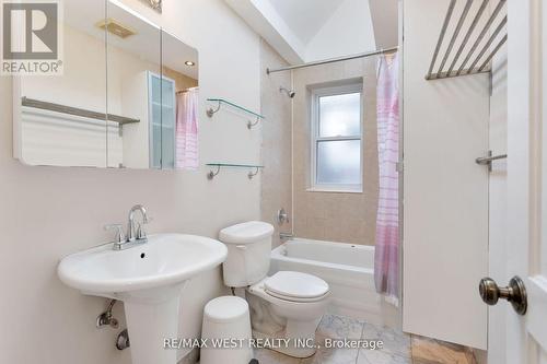 96 Roncesvalles Avenue, Toronto, ON - Indoor Photo Showing Bathroom