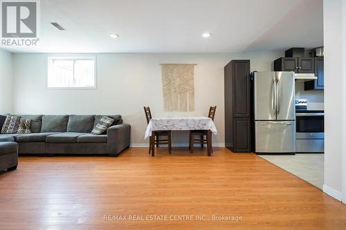 38 Eastview Cres, Orangeville, ON - Indoor Photo Showing Living Room
