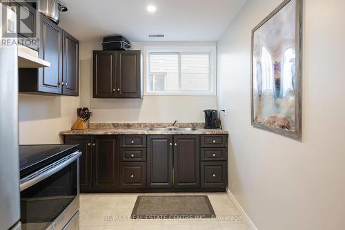 38 Eastview Cres, Orangeville, ON - Indoor Photo Showing Kitchen With Double Sink