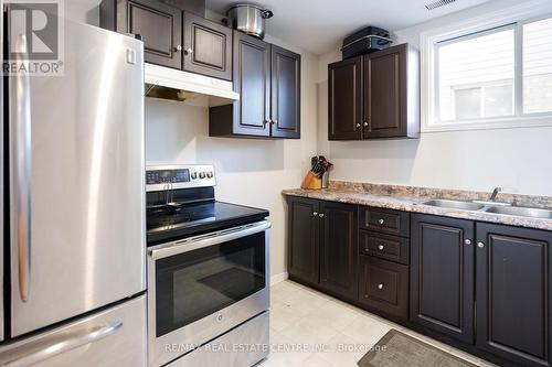 38 Eastview Crescent, Orangeville, ON - Indoor Photo Showing Kitchen With Double Sink