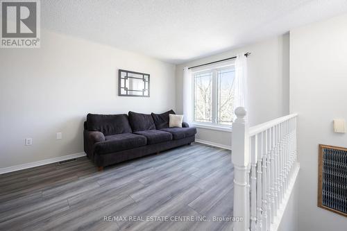38 Eastview Crescent, Orangeville, ON - Indoor Photo Showing Living Room