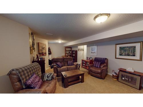 16 - 617 27Th Avenue S, Cranbrook, BC - Indoor Photo Showing Living Room