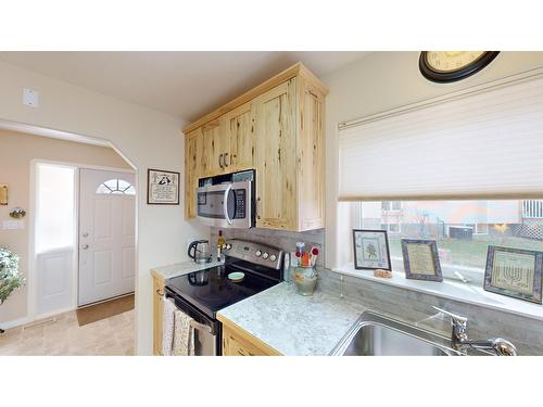 16 - 617 27Th Avenue S, Cranbrook, BC - Indoor Photo Showing Kitchen With Double Sink
