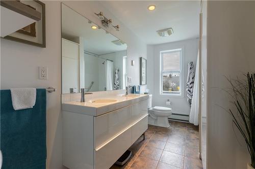 Upstairs washroom (unit 1) - 304 Deere Street, Welland, ON - Indoor Photo Showing Bathroom
