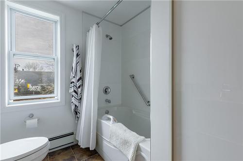 304 Deere Street, Welland, ON - Indoor Photo Showing Bathroom