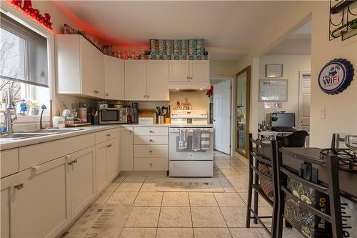 304 Deere Street, Welland, ON - Indoor Photo Showing Kitchen With Double Sink