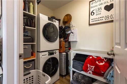 En-suite laundry - 304 Deere Street, Welland, ON - Indoor Photo Showing Laundry Room