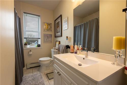 4 Piece washroom (unit 2) - 304 Deere Street, Welland, ON - Indoor Photo Showing Bathroom