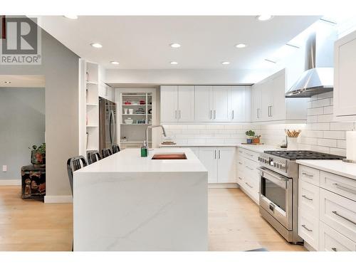 1411 Appleridge Road, Kelowna, BC - Indoor Photo Showing Kitchen With Upgraded Kitchen