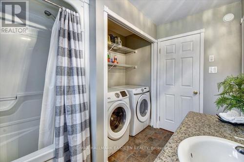717 St. Lukes Rd, Kawartha Lakes, ON - Indoor Photo Showing Laundry Room