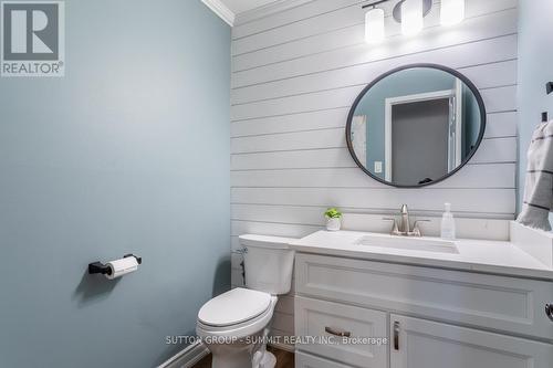 2413 Butternut Cres, Burlington, ON - Indoor Photo Showing Bathroom