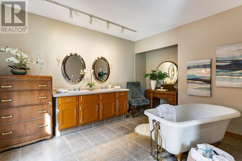 1689 Kloppenburg Road, Kelowna, BC - Indoor Photo Showing Bathroom