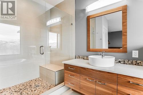 5857 Vicary Road, Peachland, BC - Indoor Photo Showing Bathroom