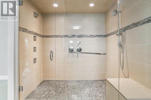 5857 Vicary Road, Peachland, BC - Indoor Photo Showing Bathroom