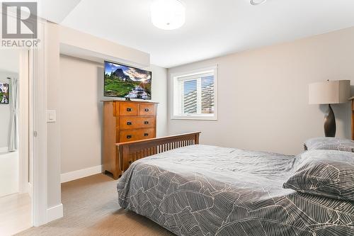 5857 Vicary Road, Peachland, BC - Indoor Photo Showing Bedroom