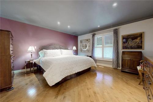 9 Golfdale Place, Ancaster, ON - Indoor Photo Showing Bedroom