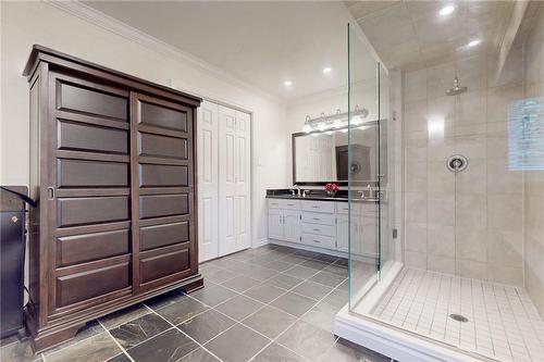 9 Golfdale Place, Ancaster, ON - Indoor Photo Showing Bathroom