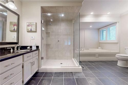 9 Golfdale Place, Ancaster, ON - Indoor Photo Showing Bathroom