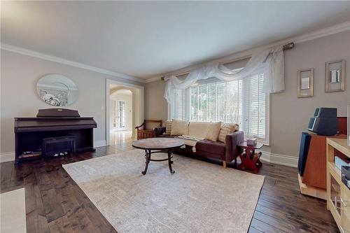 9 Golfdale Place, Ancaster, ON - Indoor Photo Showing Living Room