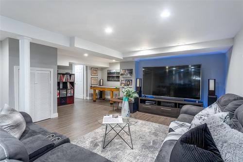 2413 Butternut Crescent, Burlington, ON - Indoor Photo Showing Living Room
