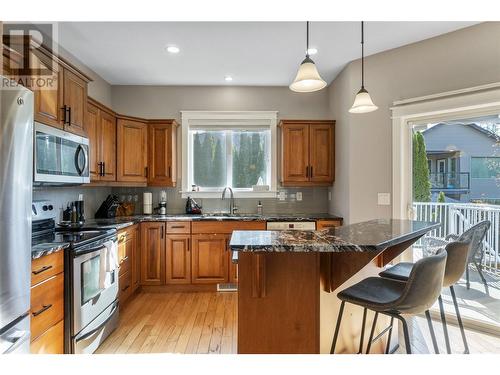 1770 23 Street Ne, Salmon Arm, BC - Indoor Photo Showing Kitchen