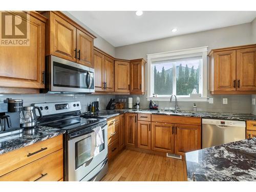 1770 23 Street Ne, Salmon Arm, BC - Indoor Photo Showing Kitchen With Double Sink