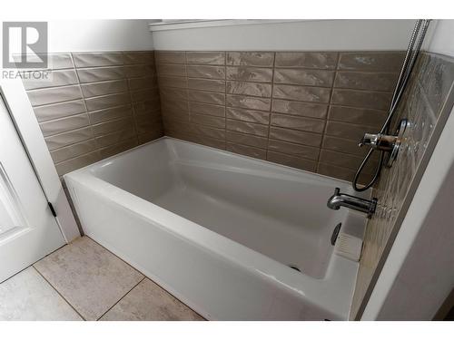 1770 23 Street Ne, Salmon Arm, BC - Indoor Photo Showing Bathroom