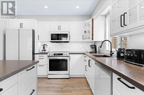 113 Upper Mercer St, Kitchener, ON - Indoor Photo Showing Kitchen With Upgraded Kitchen
