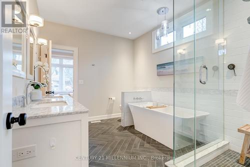 190 Rykert St, St. Catharines, ON - Indoor Photo Showing Bathroom