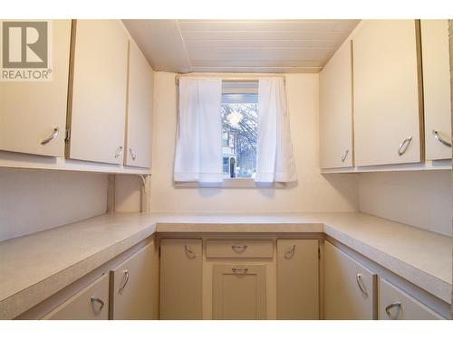 301 First Street E, Revelstoke, BC - Indoor Photo Showing Kitchen