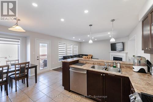 159 Fletcher Circle, Cambridge, ON - Indoor Photo Showing Kitchen With Double Sink