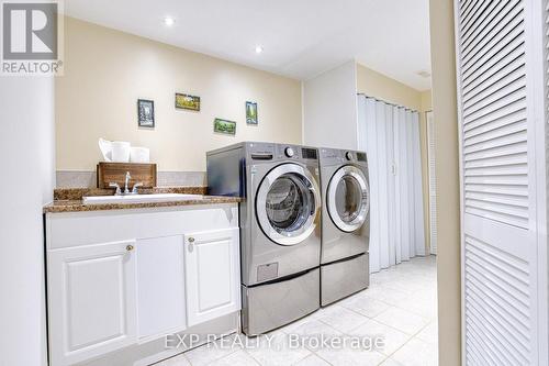 82 Glendarling Cres, Hamilton, ON - Indoor Photo Showing Laundry Room
