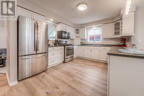 34 Westlawn Drive, Hamilton, ON - Indoor Photo Showing Kitchen