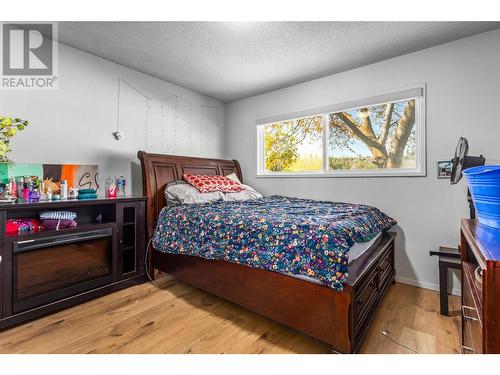1020-1022 Mitchell Road, Kelowna, BC - Indoor Photo Showing Bedroom