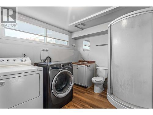 1020-1022 Mitchell Road, Kelowna, BC - Indoor Photo Showing Laundry Room