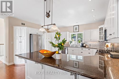 1011 Sugar Bush Rd, Lake Of Bays, ON - Indoor Photo Showing Kitchen With Upgraded Kitchen
