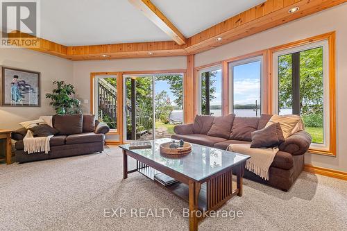 1011 Sugar Bush Rd, Lake Of Bays, ON - Indoor Photo Showing Living Room