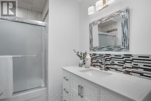 53 Thoroughbred Blvd, Hamilton, ON - Indoor Photo Showing Bathroom