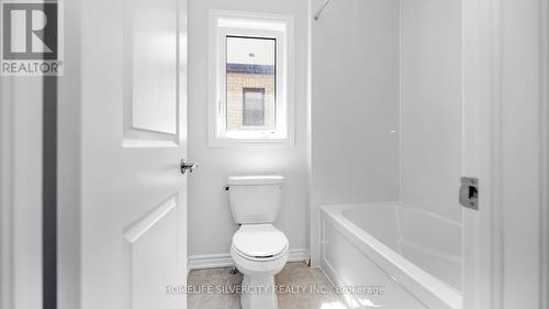 678 Daimler Parkway, Welland, ON - Indoor Photo Showing Bathroom