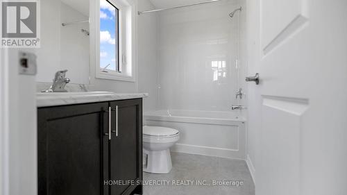 678 Daimler Pkwy, Welland, ON - Indoor Photo Showing Bathroom
