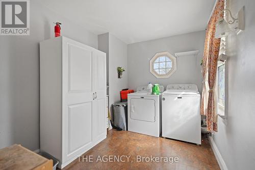 19 Columbia St, St. Catharines, ON - Indoor Photo Showing Laundry Room