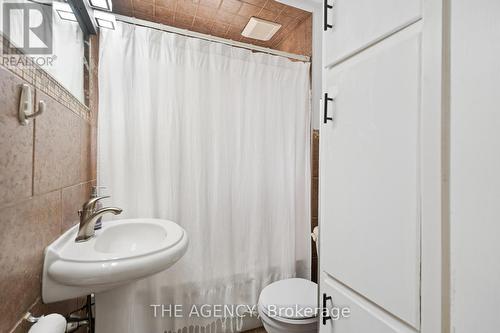 19 Columbia St, St. Catharines, ON - Indoor Photo Showing Bathroom