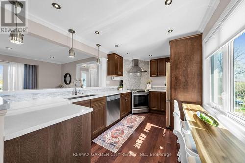 7 Nelles Rd S, Grimsby, ON - Indoor Photo Showing Kitchen With Upgraded Kitchen