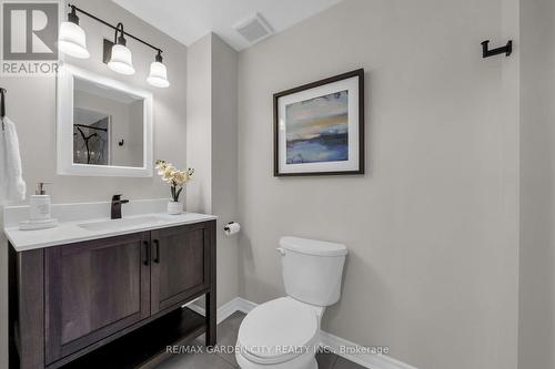 7 Nelles Rd S, Grimsby, ON - Indoor Photo Showing Bathroom