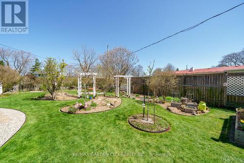 7 Nelles Rd S, Grimsby, ON - Outdoor With Backyard