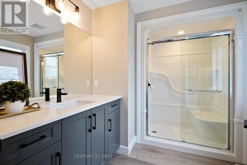 52 Postma Crescent, North Middlesex, ON - Indoor Photo Showing Bathroom