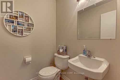 49 Aldersbrook Crescent, London, ON - Indoor Photo Showing Bathroom