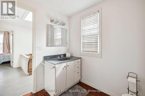 21 Duncan St W, Welland, ON - Indoor Photo Showing Laundry Room